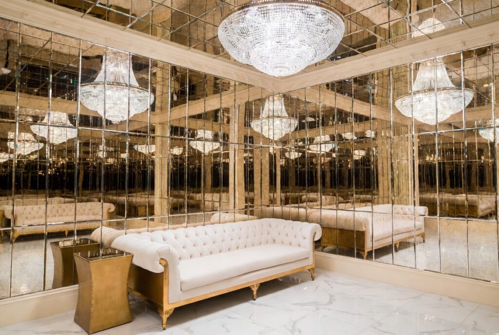 Mirror Walls (Expansive Illusion)